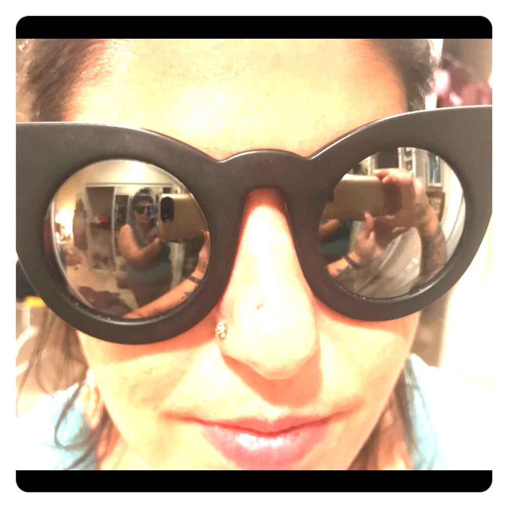 Valley - WOLVES Sunnies